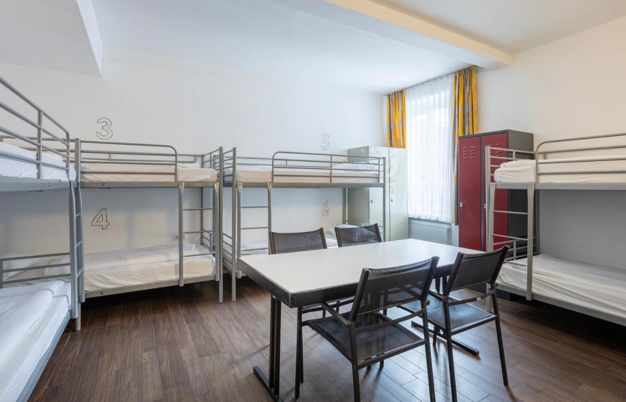 Jaeger's Hostal *
